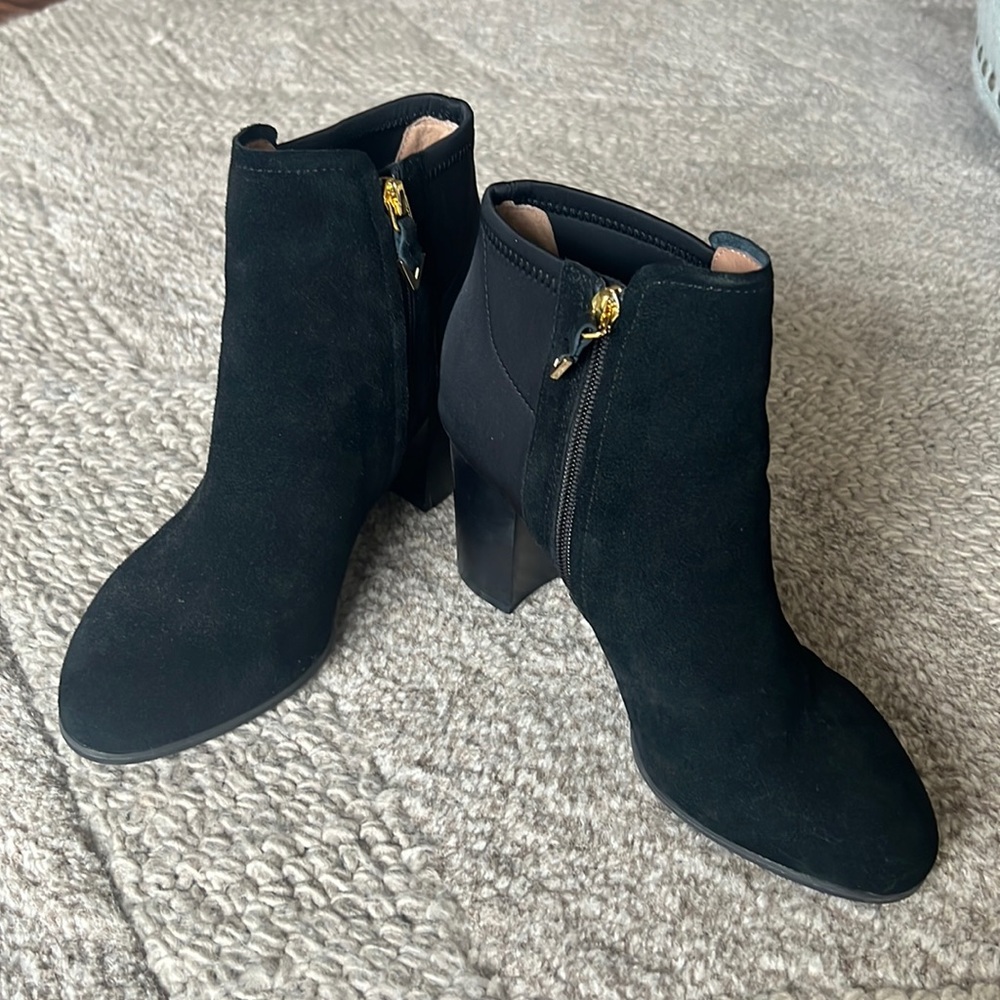 Vionic Whitney 3 inches heeled suede ankle boot